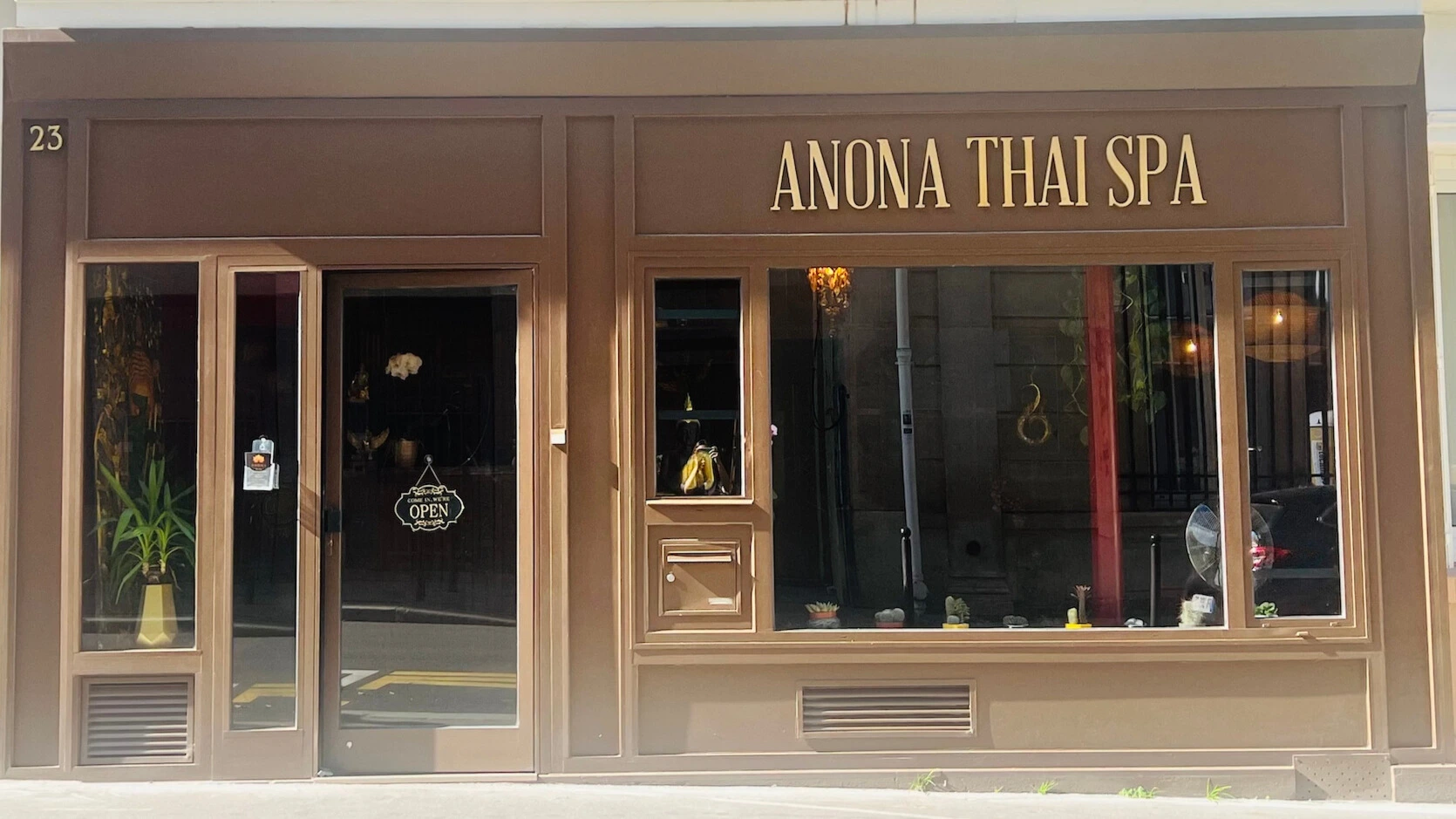 Façade d'Anona Thaï Spa à Paris 11